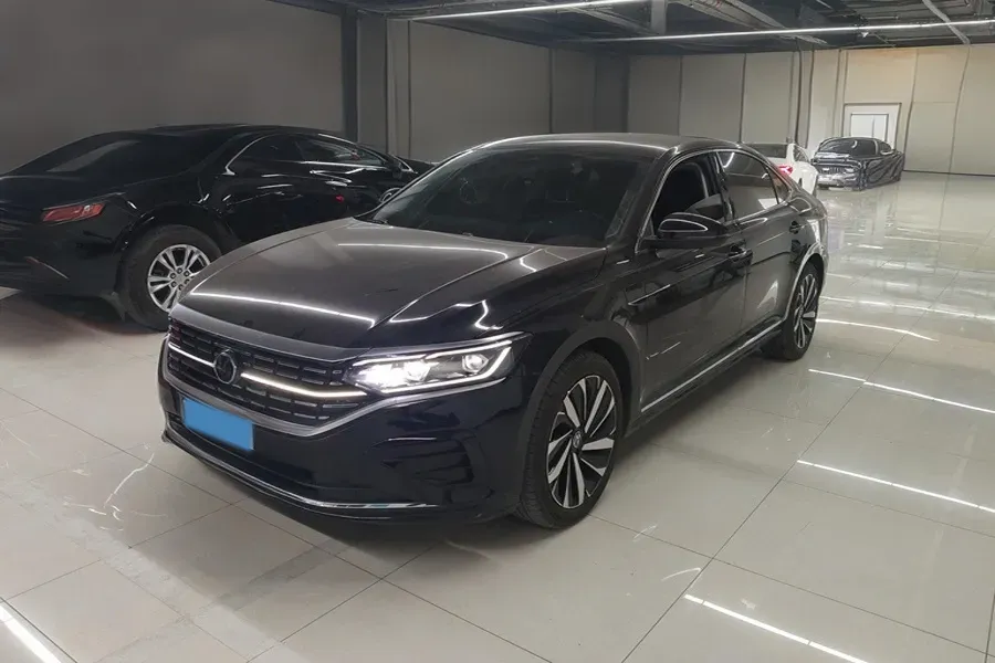 2024 Volkswagen Passat 2.0T 220HP L4 7DCT,autocango,china used car exporter,china ev exporter,chinese used car exporter,chinese used ev exporter