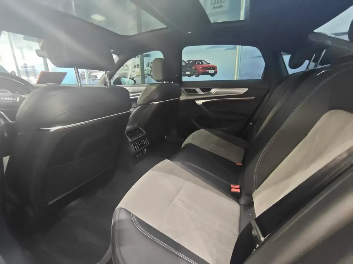 2023 Audi A6L 2.0T 245HP L4 7DCT,autocango,china used car exporter,china ev exporter,chinese used car exporter,chinese used ev exporter