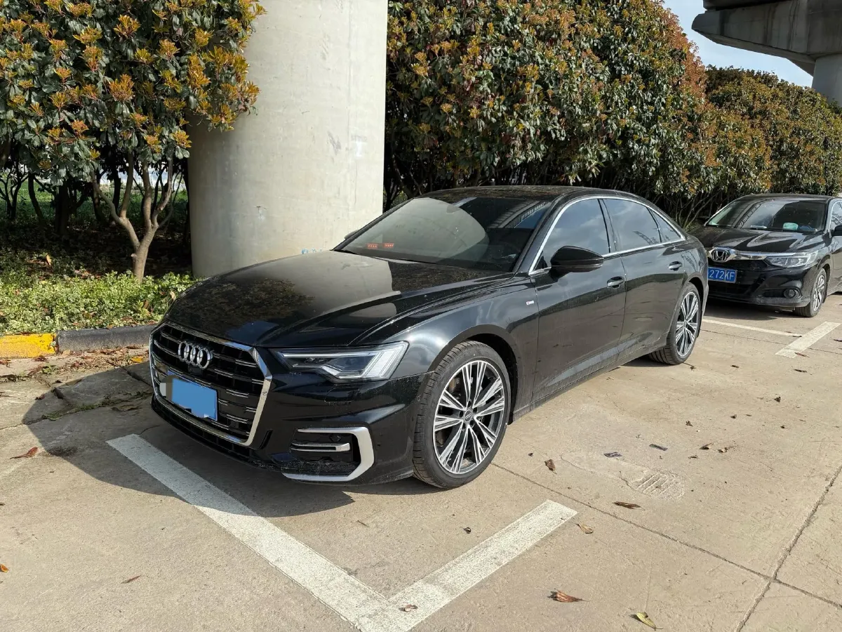 2025 Audi A6L 2.0T 245HP L4 7DCT,autocango,china used car exporter,china ev exporter,chinese used car exporter,chinese used ev exporter