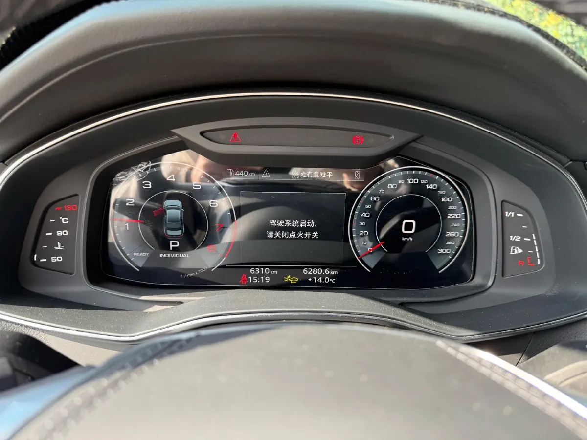 2025 Audi A6L 2.0T 245HP L4 7DCT,autocango,china used car exporter,china ev exporter,chinese used car exporter,chinese used ev exporter