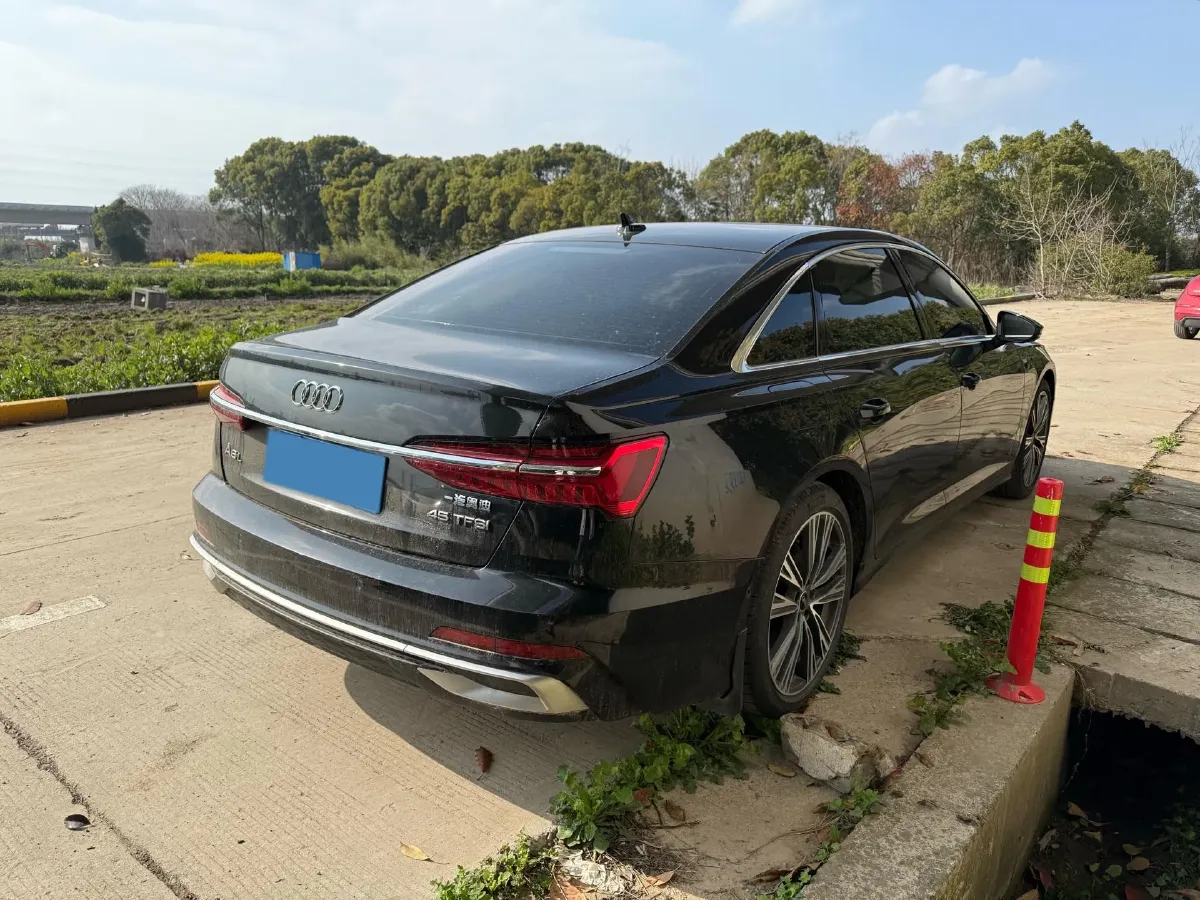 2025 Audi A6L 2.0T 245HP L4 7DCT,autocango,china used car exporter,china ev exporter,chinese used car exporter,chinese used ev exporter
