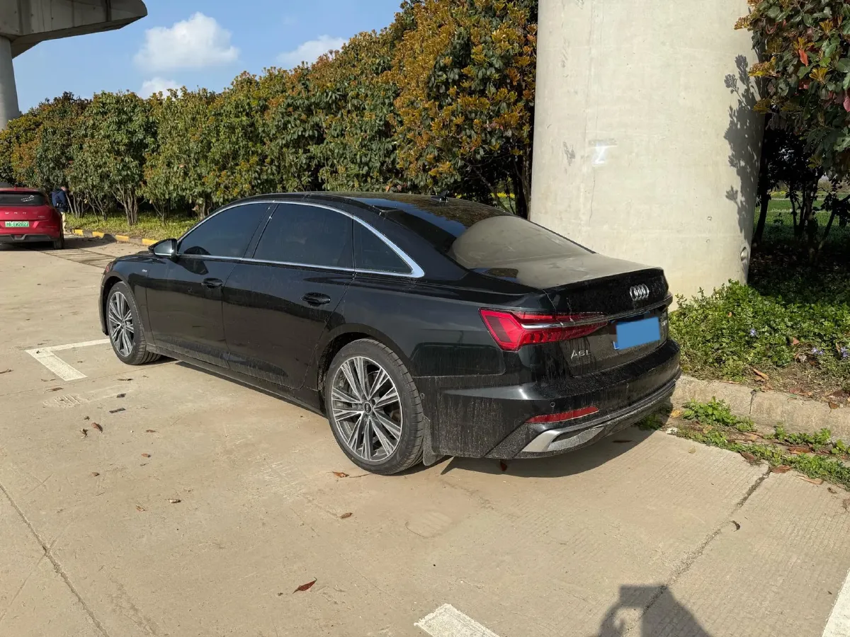 2025 Audi A6L 2.0T 245HP L4 7DCT,autocango,china used car exporter,china ev exporter,chinese used car exporter,chinese used ev exporter