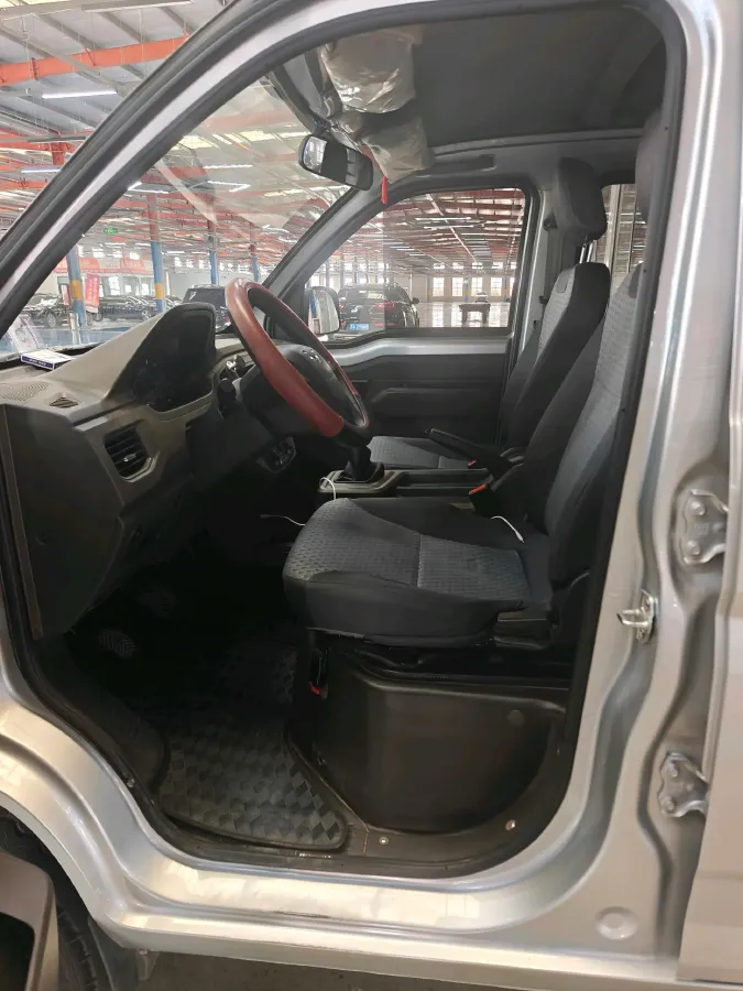 2023 WuLing RongGuang New Truck 1.5L 102HP L4 5MT,autocango,china used car exporter,china ev exporter,chinese used car exporter,chinese used ev exporter