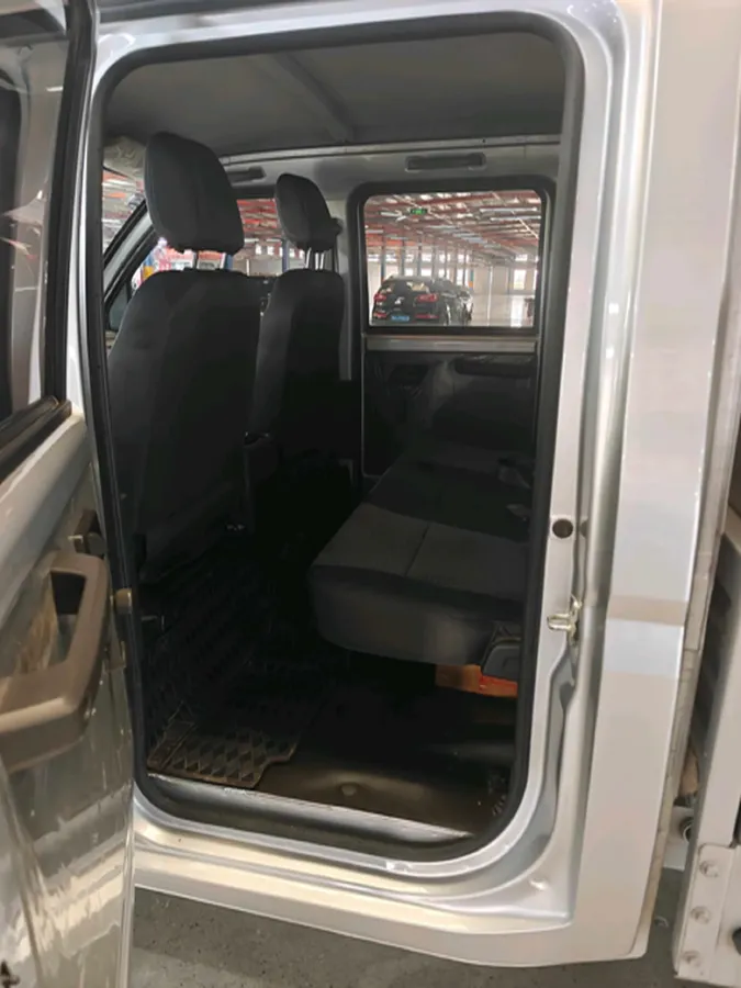 2023 WuLing RongGuang New Truck 1.5L 102HP L4 5MT,autocango,china used car exporter,china ev exporter,chinese used car exporter,chinese used ev exporter