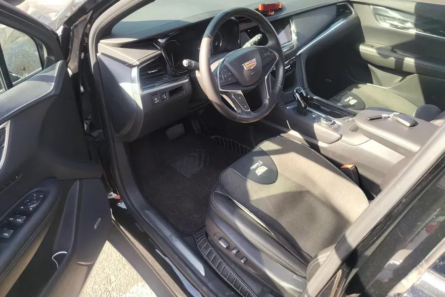 2022 Cadillac XT5 2.0T 237HP L4 9AT,autocango,china used car exporter,china ev exporter,chinese used car exporter,chinese used ev exporter