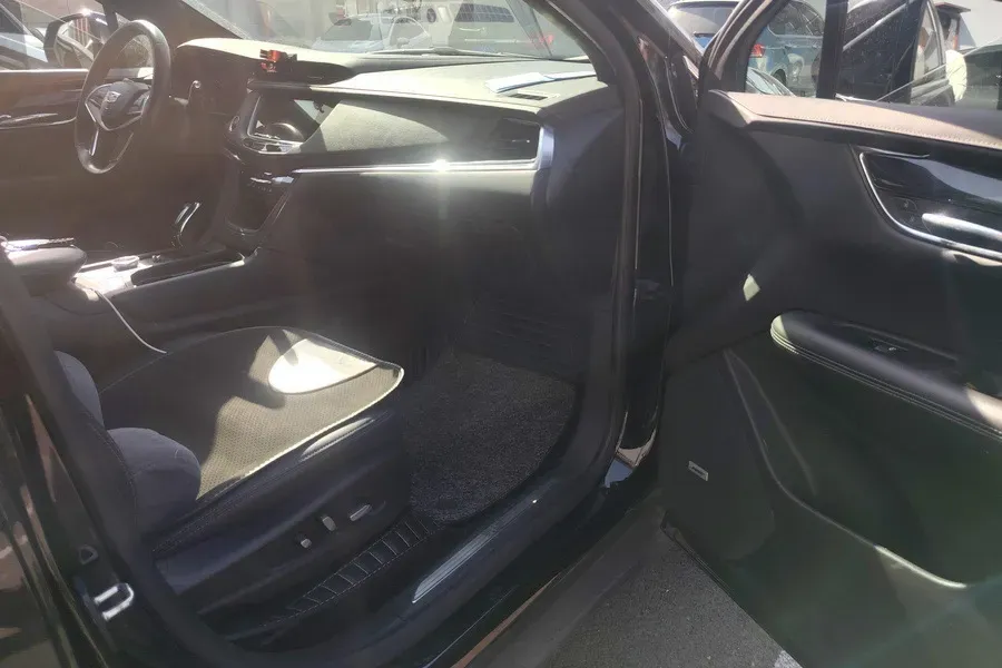 2022 Cadillac XT5 2.0T 237HP L4 9AT,autocango,china used car exporter,china ev exporter,chinese used car exporter,chinese used ev exporter