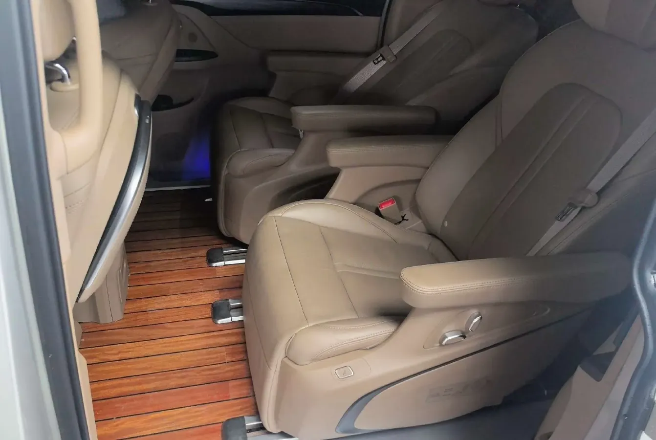 2021 Buick GL8 2.0T 237HP L4 9AT,autocango,china used car exporter,china ev exporter,chinese used car exporter,chinese used ev exporter