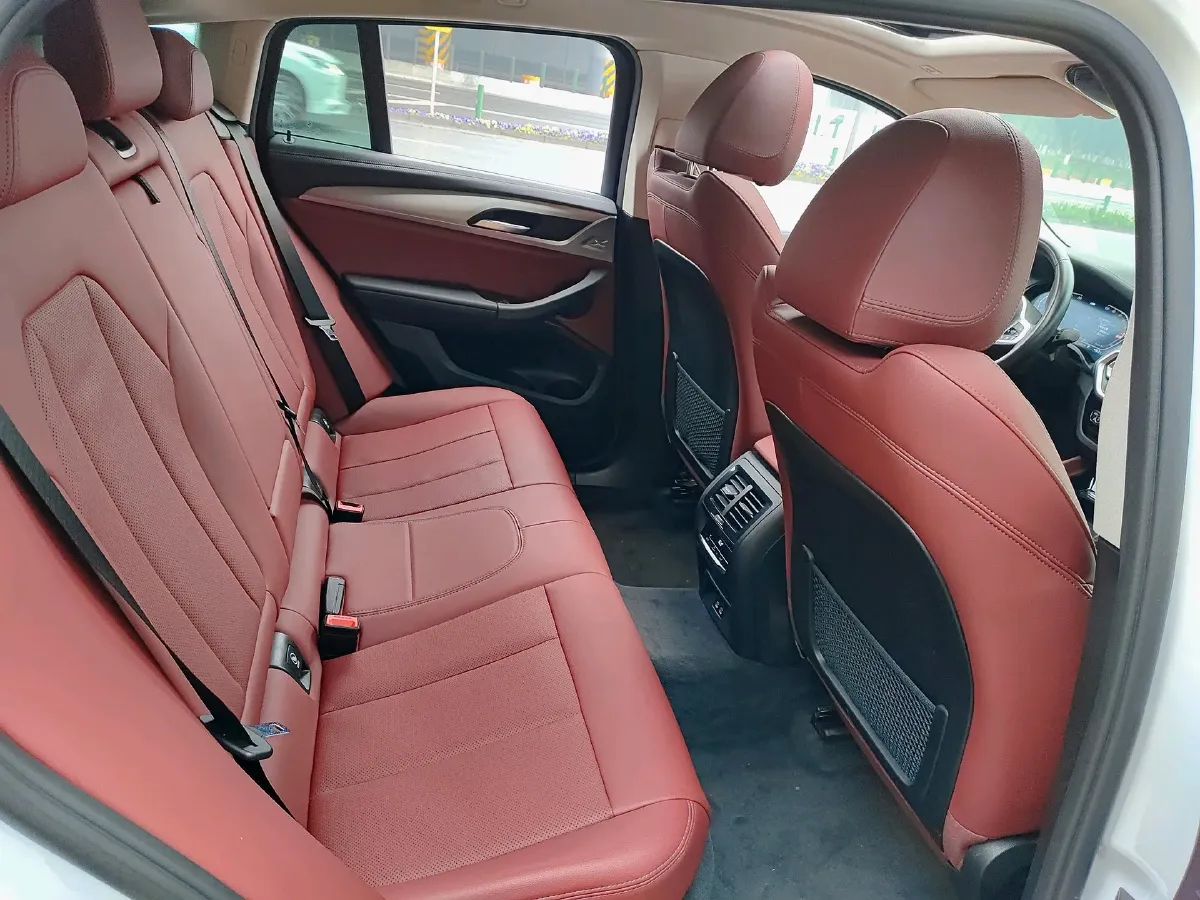 2022 BMW X4 2.0T 245HP L4 8AT,autocango,china used car exporter,china ev exporter,chinese used car exporter,chinese used ev exporter