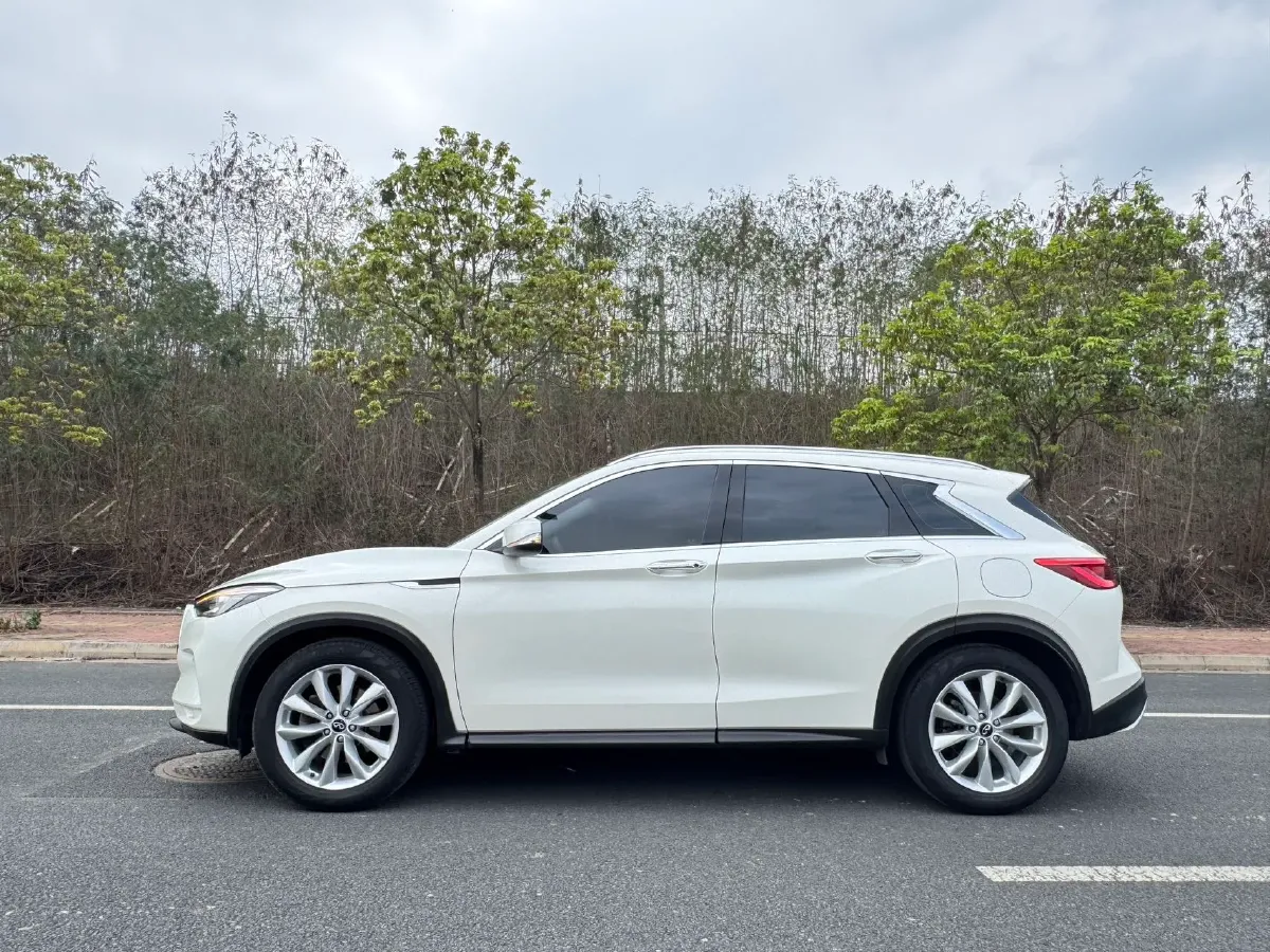 2018 Infiniti QX30 2.0T 211HP L4 7DCT,autocango,china used car exporter,china ev exporter,chinese used car exporter,chinese used ev exporter