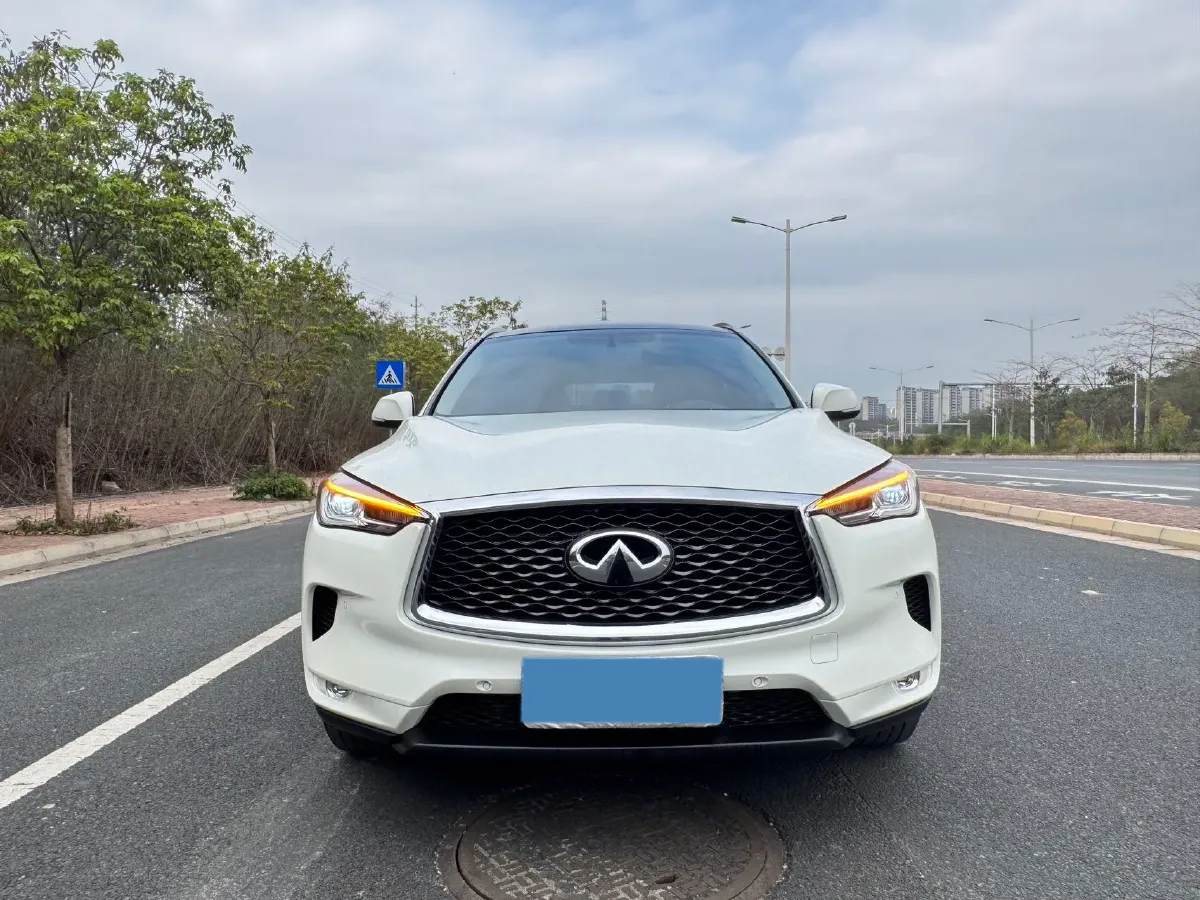 2018 Infiniti QX30 2.0T 211HP L4 7DCT,autocango,china used car exporter,china ev exporter,chinese used car exporter,chinese used ev exporter