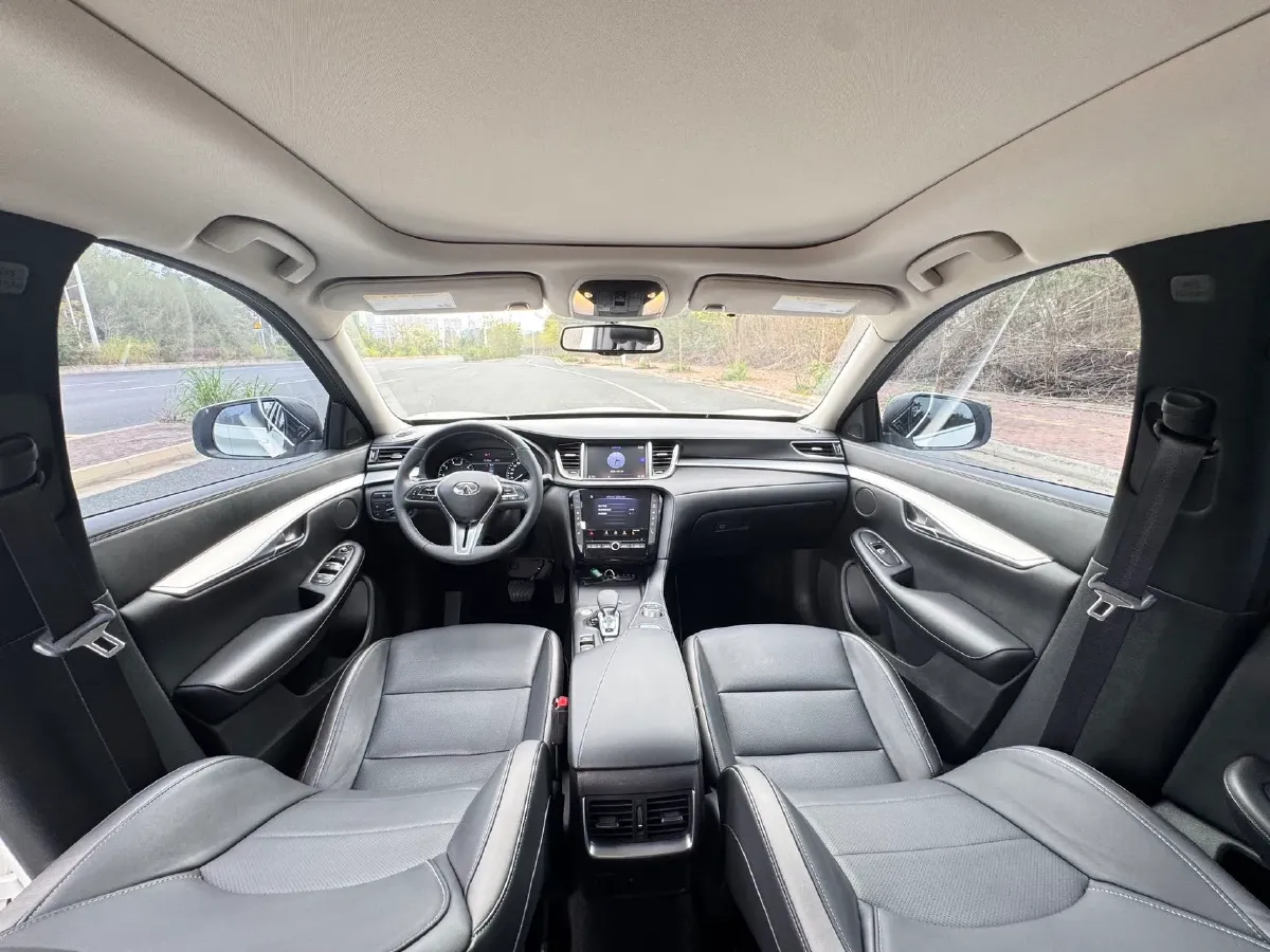 2018 Infiniti QX30 2.0T 211HP L4 7DCT,autocango,china used car exporter,china ev exporter,chinese used car exporter,chinese used ev exporter