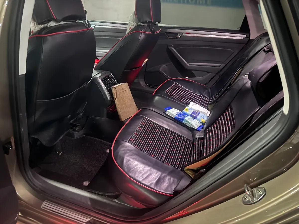 2017 Volkswagen Passat 1.8T 180HP L4 7DCT,autocango,china used car exporter,china ev exporter,chinese used car exporter,chinese used ev exporter