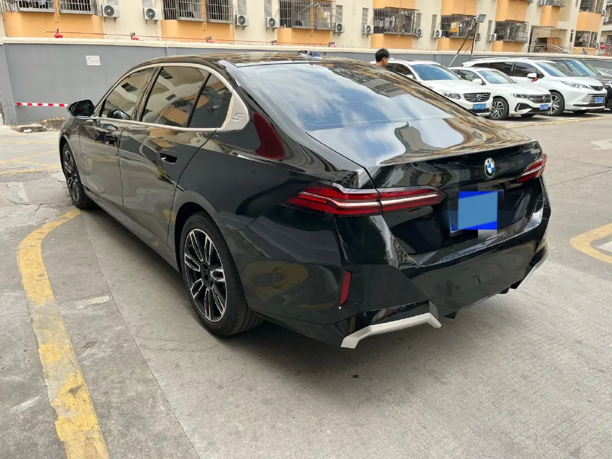 2025 BMW 5 Series 2.0T 190HP L4 8AT,autocango,china used car exporter,china ev exporter,chinese used car exporter,chinese used ev exporter