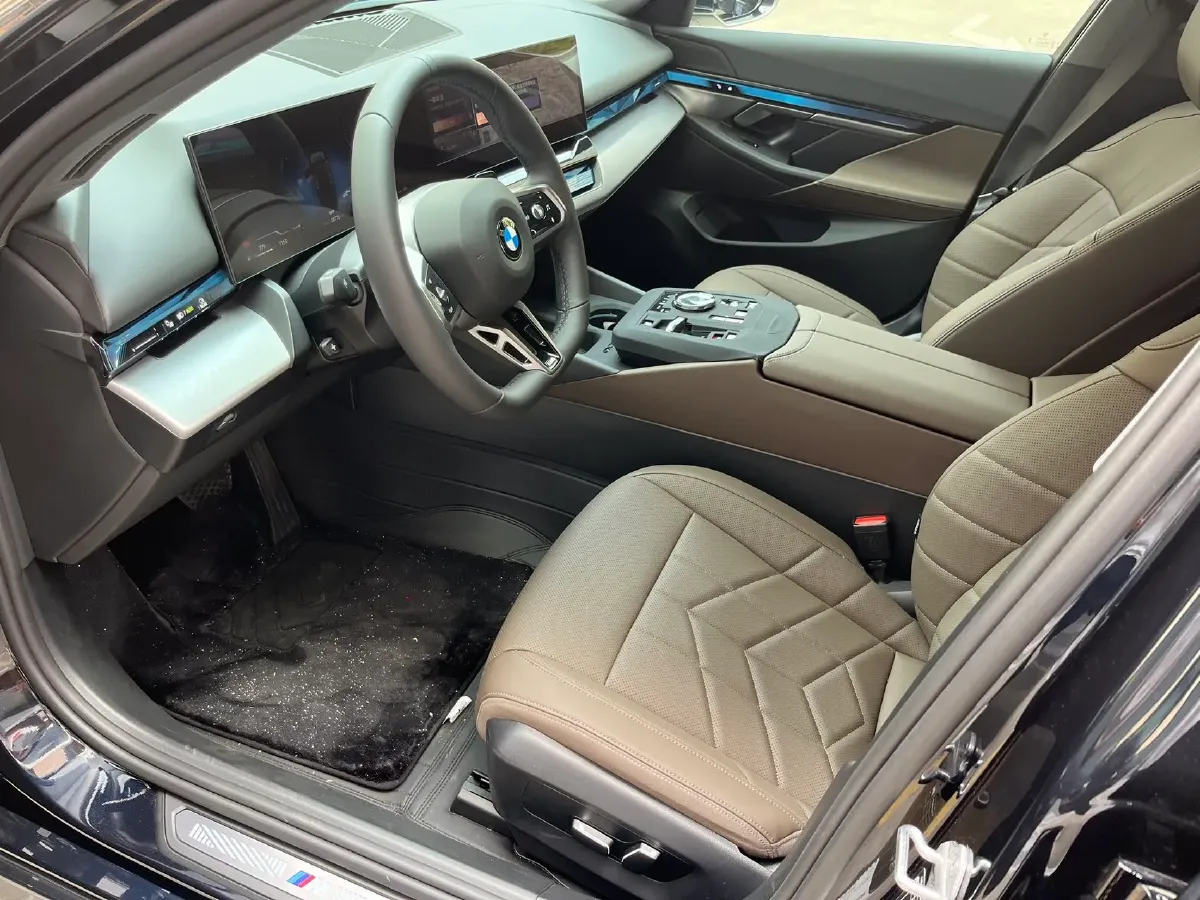 2025 BMW 5 Series 2.0T 190HP L4 8AT,autocango,china used car exporter,china ev exporter,chinese used car exporter,chinese used ev exporter