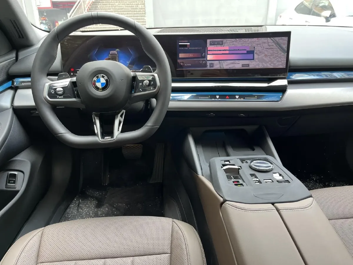 2025 BMW 5 Series 2.0T 190HP L4 8AT,autocango,china used car exporter,china ev exporter,chinese used car exporter,chinese used ev exporter