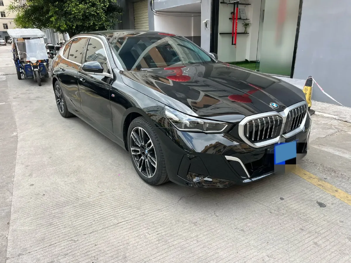 2025 BMW 5 Series 2.0T 190HP L4 8AT,autocango,china used car exporter,china ev exporter,chinese used car exporter,chinese used ev exporter