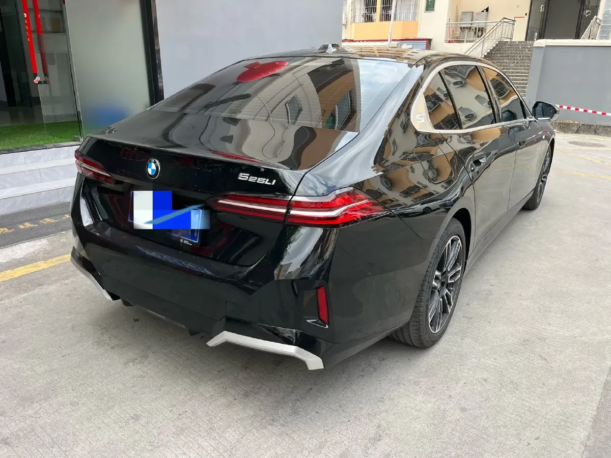 2025 BMW 5 Series 2.0T 190HP L4 8AT,autocango,china used car exporter,china ev exporter,chinese used car exporter,chinese used ev exporter