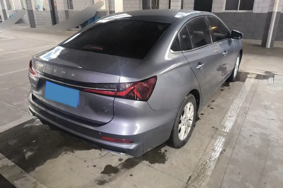 2023 Roewe i5 1.5L 129HP L4 CVT,autocango,china used car exporter,china ev exporter,chinese used car exporter,chinese used ev exporter