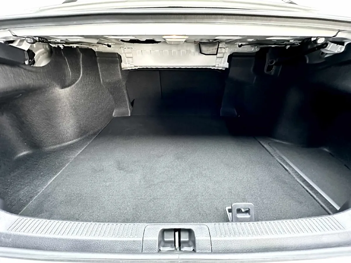 2023 Toyota Camry 2.5L 178HP L4 E-CVT Hybrid,autocango,china used car exporter,china ev exporter,chinese used car exporter,chinese used ev exporter