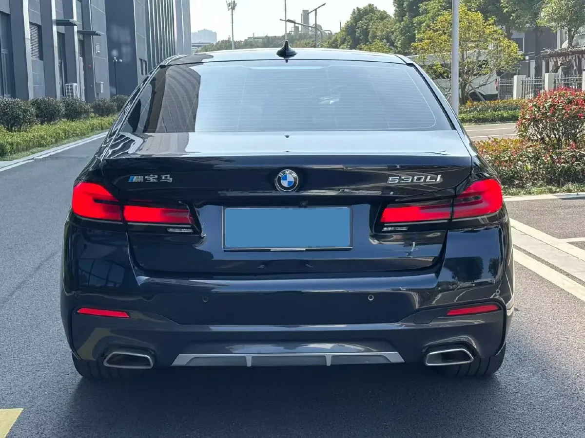 2022 BMW 5 Series 2.0T 252HP L4 8AT,autocango,china used car exporter,china ev exporter,chinese used car exporter,chinese used ev exporter