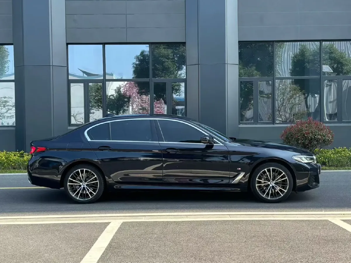 2022 BMW 5 Series 2.0T 252HP L4 8AT,autocango,china used car exporter,china ev exporter,chinese used car exporter,chinese used ev exporter