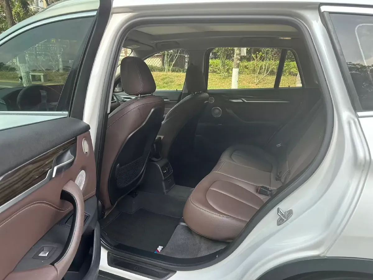 2021 BMW X1 2.0T 192HP L4 8AT,autocango,china used car exporter,china ev exporter,chinese used car exporter,chinese used ev exporter