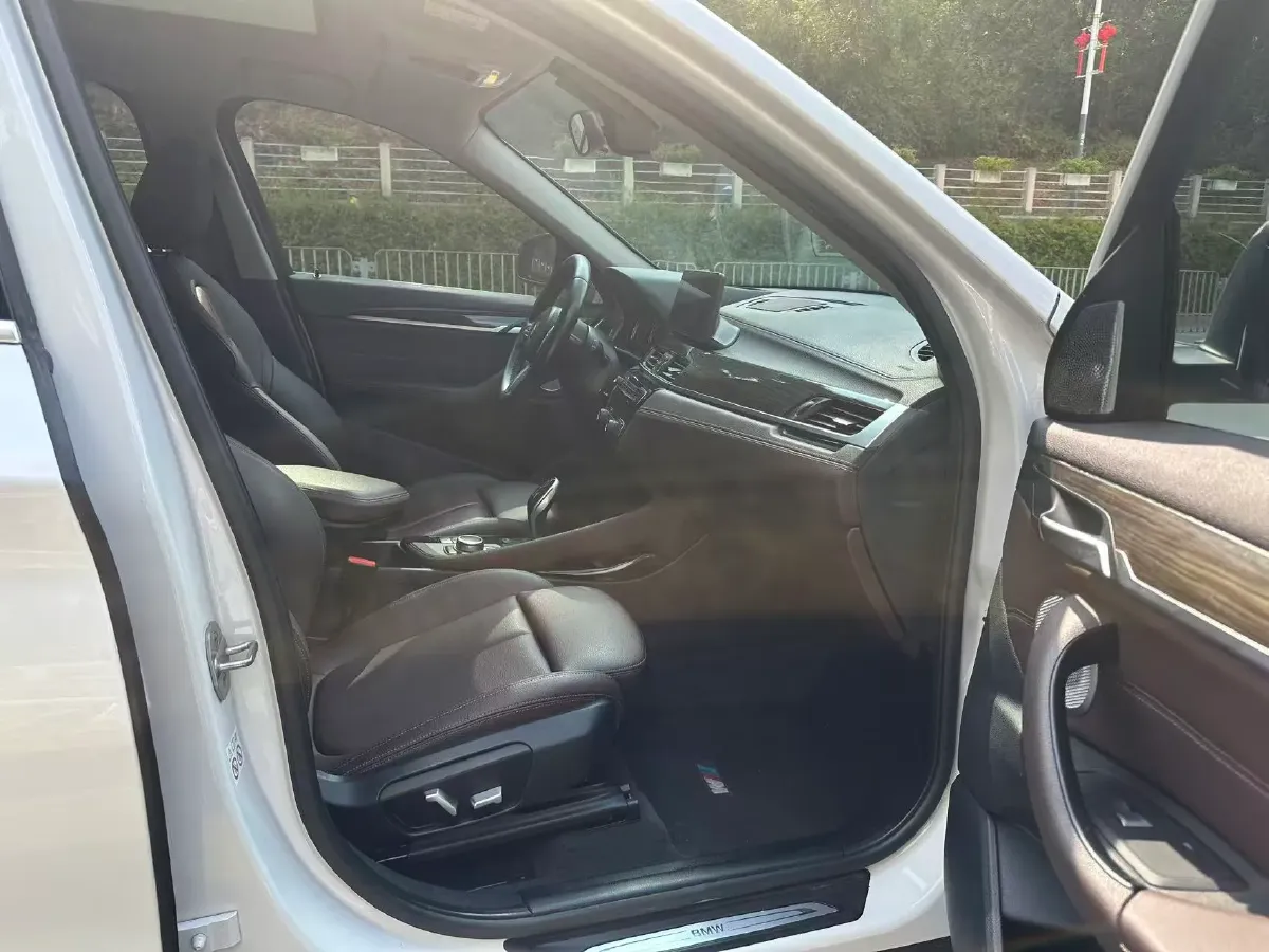 2021 BMW X1 2.0T 192HP L4 8AT,autocango,china used car exporter,china ev exporter,chinese used car exporter,chinese used ev exporter