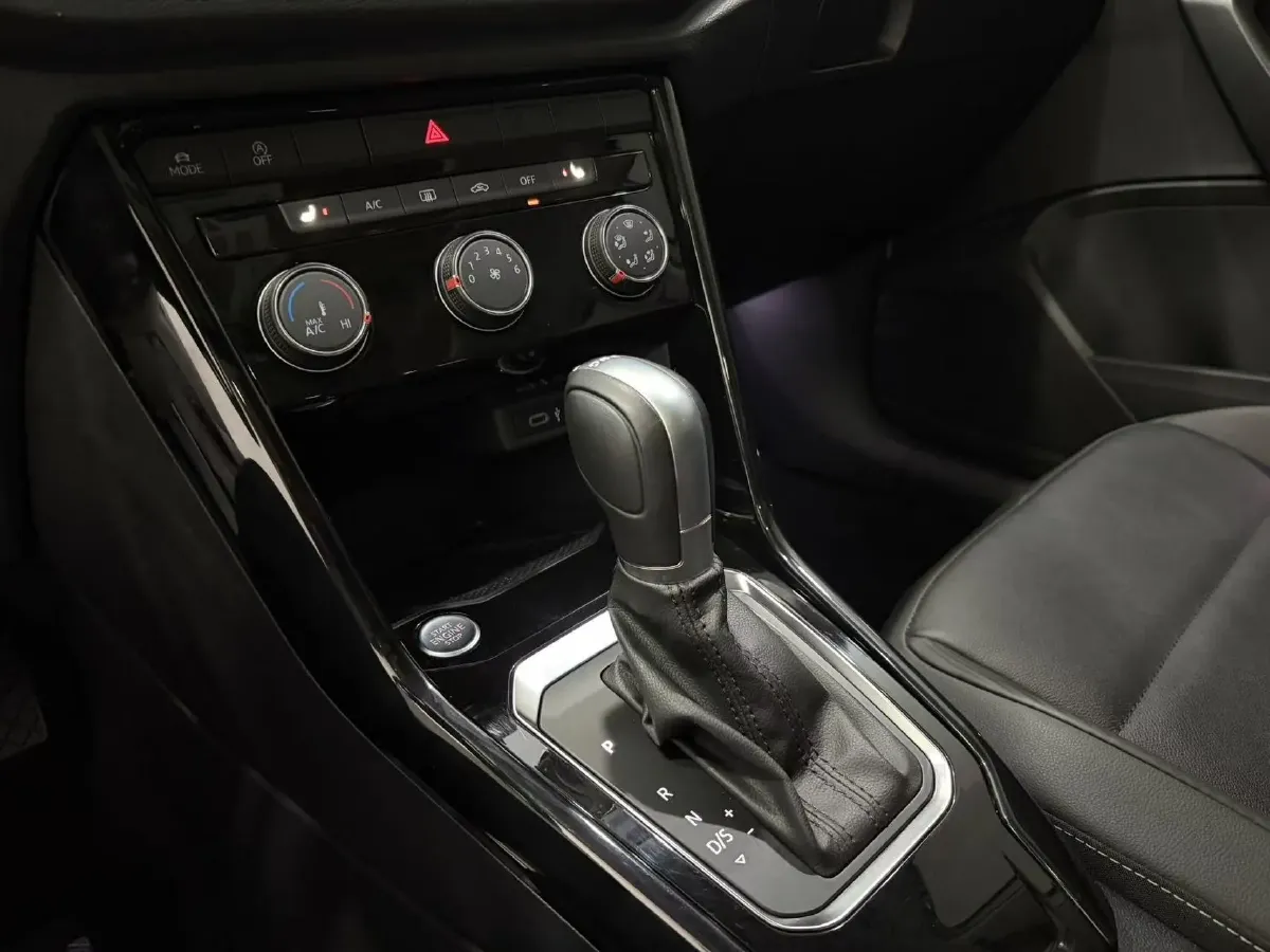 2022 Volkswagen T-Roc 1.4T 150HP L4 7DCT,autocango,china used car exporter,china ev exporter,chinese used car exporter,chinese used ev exporter