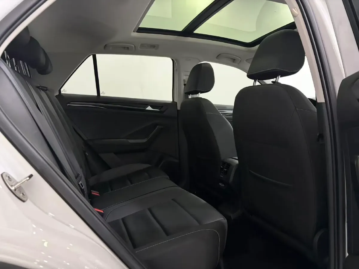 2022 Volkswagen T-Roc 1.4T 150HP L4 7DCT,autocango,china used car exporter,china ev exporter,chinese used car exporter,chinese used ev exporter