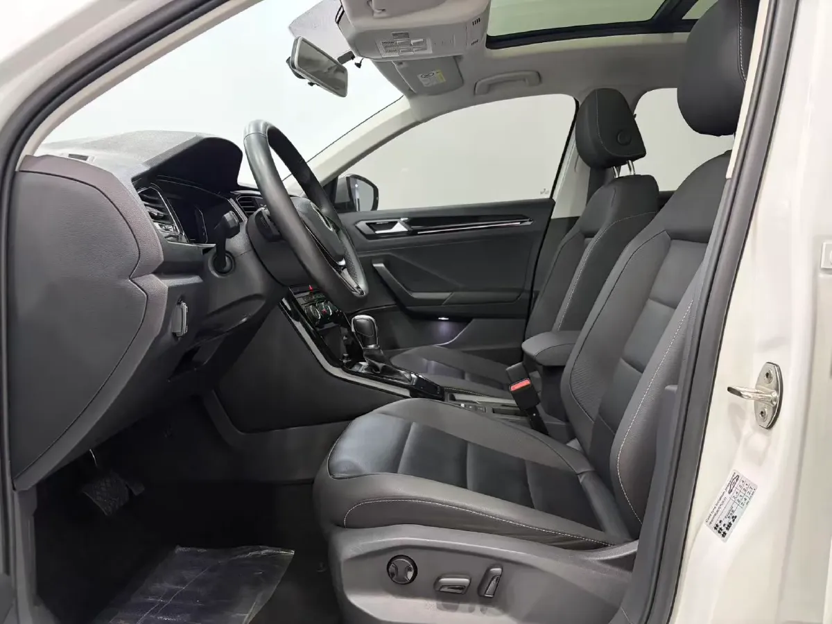 2022 Volkswagen T-Roc 1.4T 150HP L4 7DCT,autocango,china used car exporter,china ev exporter,chinese used car exporter,chinese used ev exporter