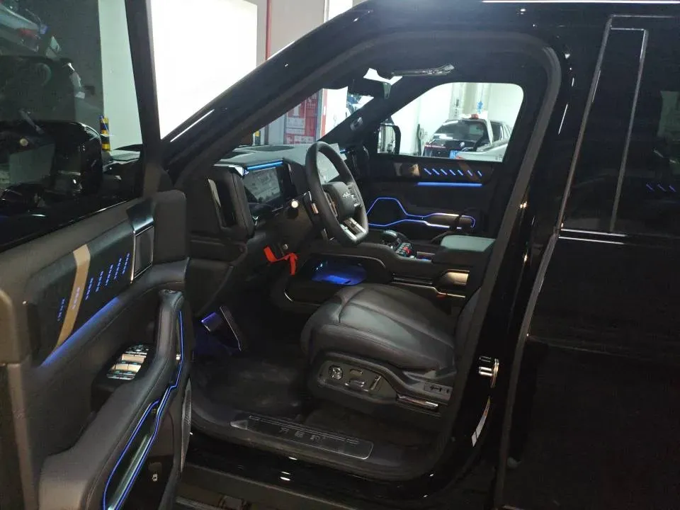 2025 FangChengBao Bao 8 2.0T 245HP L4 E-CVT PHEV,autocango,china used car exporter,china ev exporter,chinese used car exporter,chinese used ev exporter