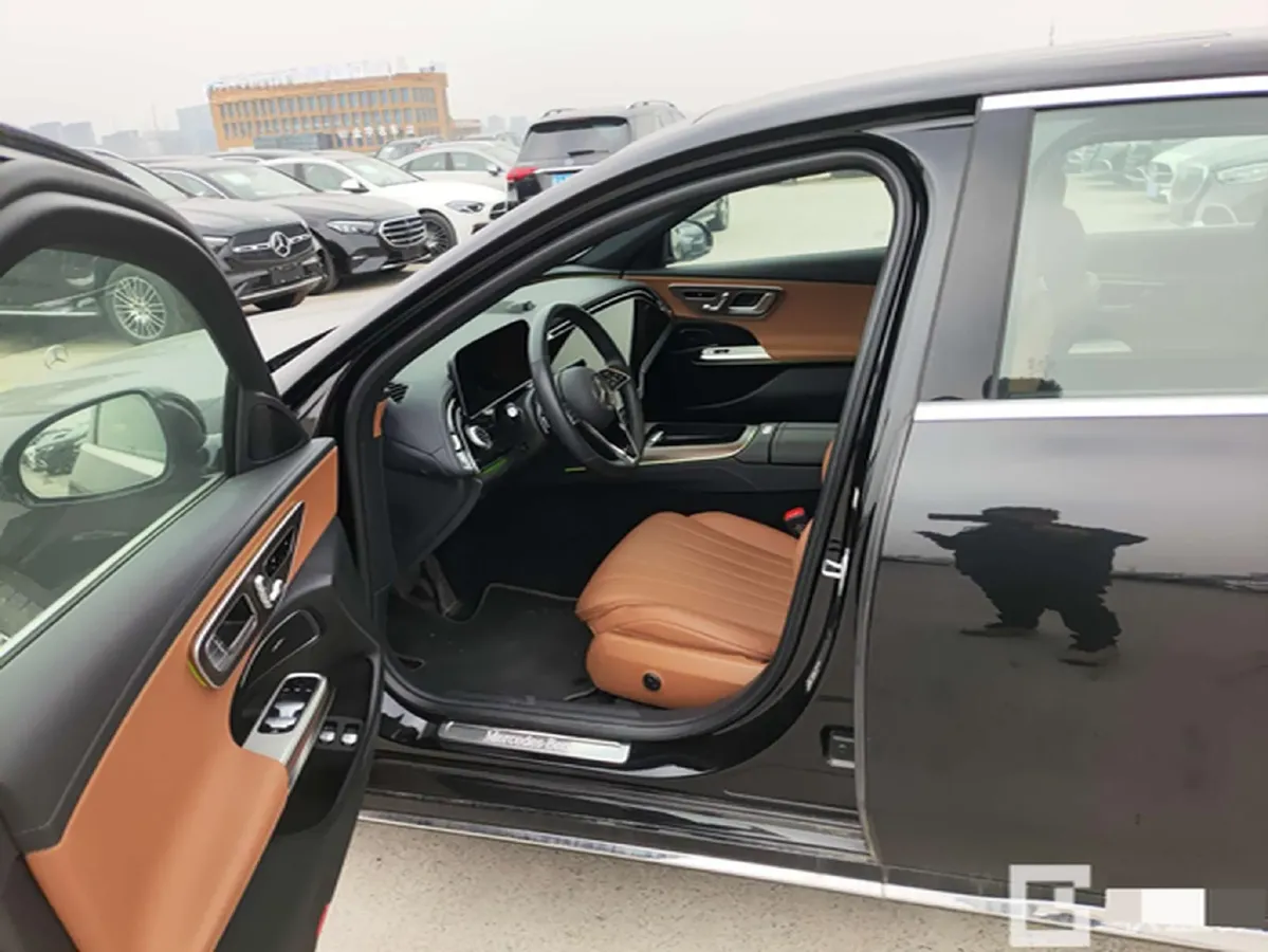 2024 Mercedes-Benz E Class 2.0T 204HP L4 9AT PHEV 25.4KWH,autocango,china used car exporter,china ev exporter,chinese used car exporter,chinese used ev exporter