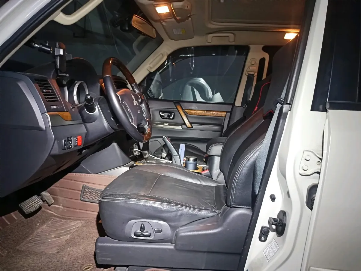 2016 Mitsubishi Pajero 3.0L 174HP V6 5AT,autocango,china used car exporter,china ev exporter,chinese used car exporter,chinese used ev exporter