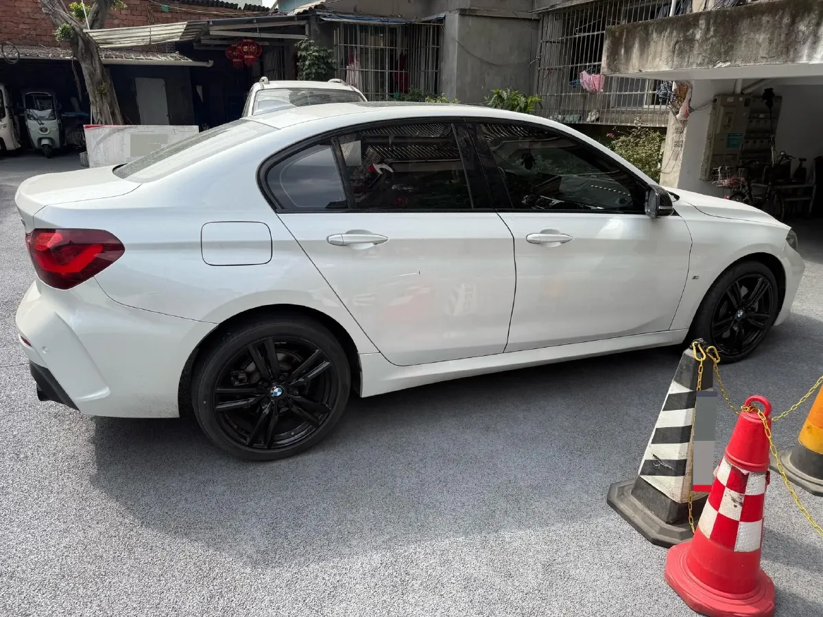 2023 BMW 1 Series 2.0T 178HP L4 7DCT,autocango,china used car exporter,china ev exporter,chinese used car exporter,chinese used ev exporter