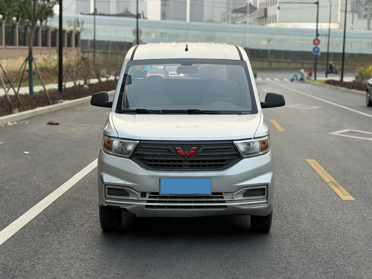 2019 WuLing HongGuang V 1.5L 99HP L4 6MT,autocango,china used car exporter,china ev exporter,chinese used car exporter,chinese used ev exporter