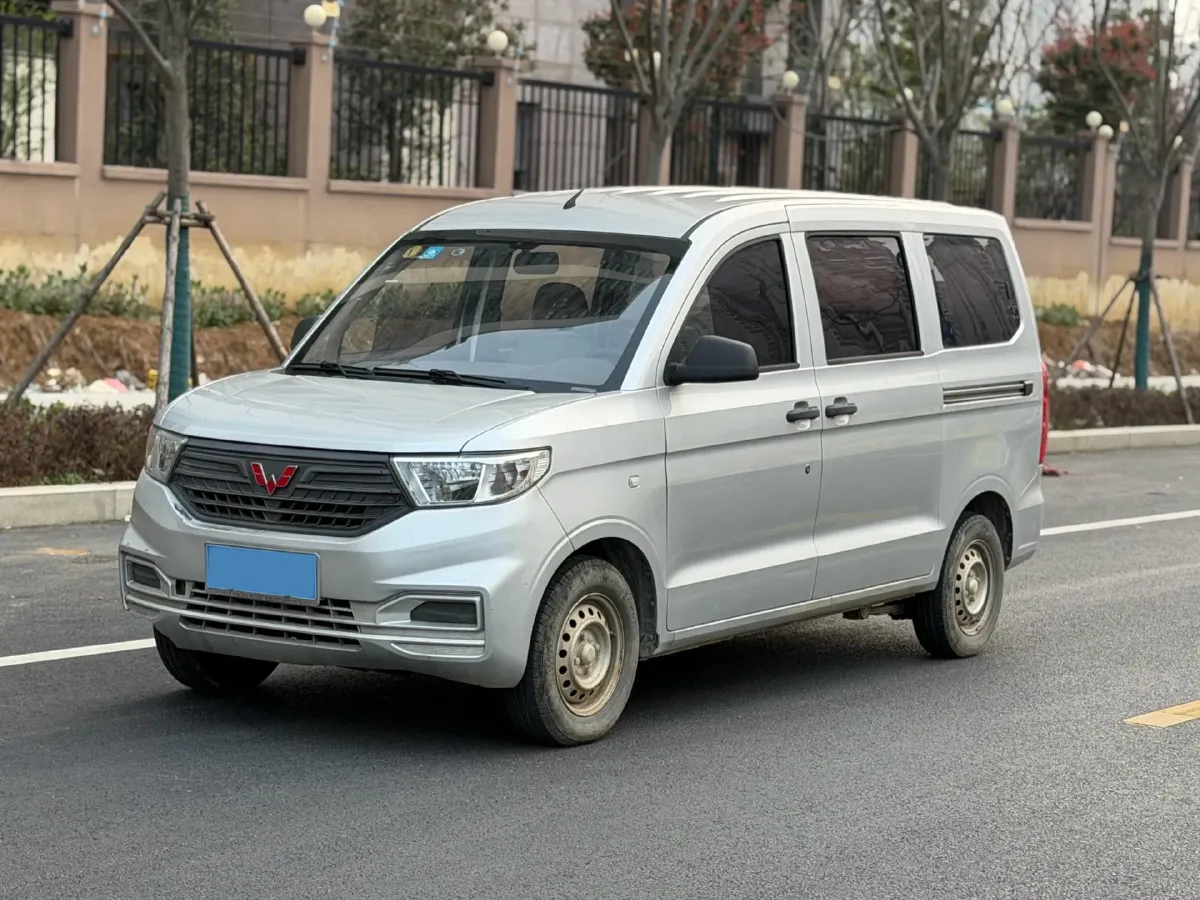 2019 WuLing HongGuang V 1.5L 99HP L4 6MT,autocango,china used car exporter,china ev exporter,chinese used car exporter,chinese used ev exporter
