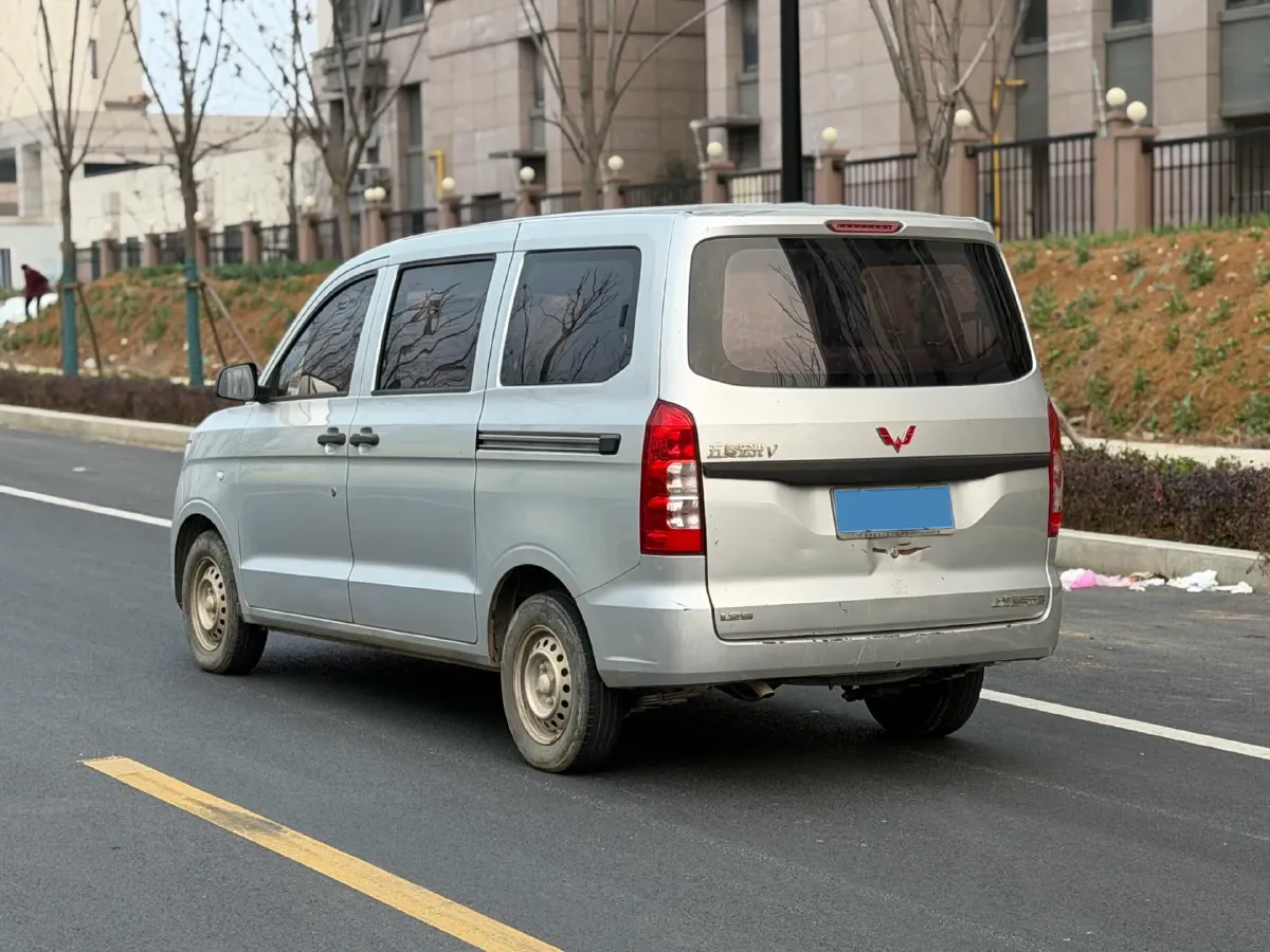 2019 WuLing HongGuang V 1.5L 99HP L4 6MT,autocango,china used car exporter,china ev exporter,chinese used car exporter,chinese used ev exporter