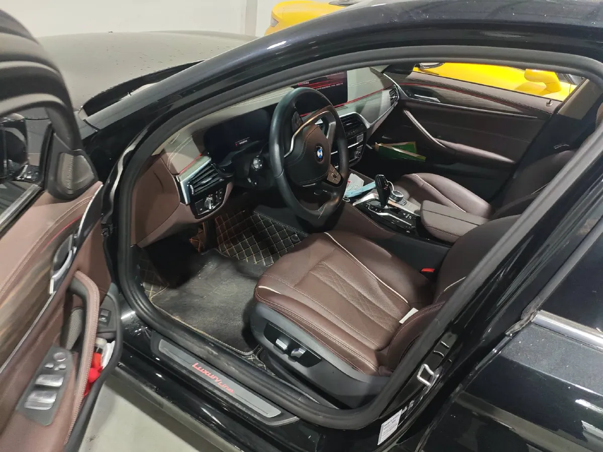 2022 BMW 5 Series 2.0T 252HP L4 8AT,autocango,china used car exporter,china ev exporter,chinese used car exporter,chinese used ev exporter