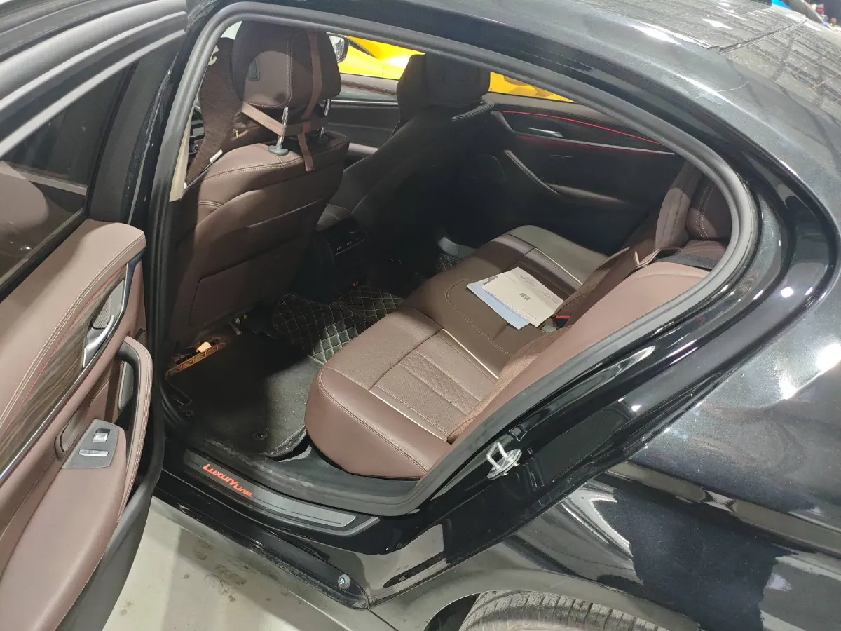 2022 BMW 5 Series 2.0T 252HP L4 8AT,autocango,china used car exporter,china ev exporter,chinese used car exporter,chinese used ev exporter