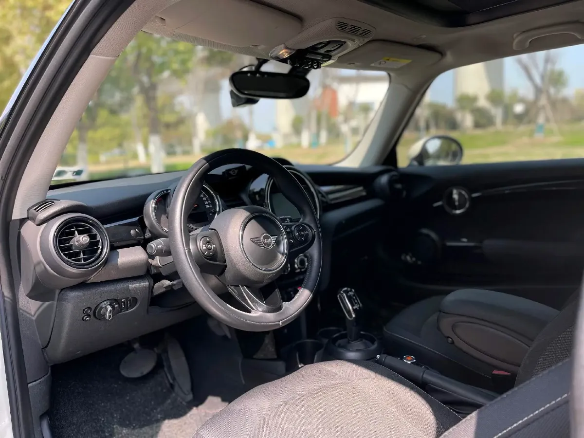 2019 MINI MINI 1.5T 102HP L3 7DCT,autocango,china used car exporter,china ev exporter,chinese used car exporter,chinese used ev exporter