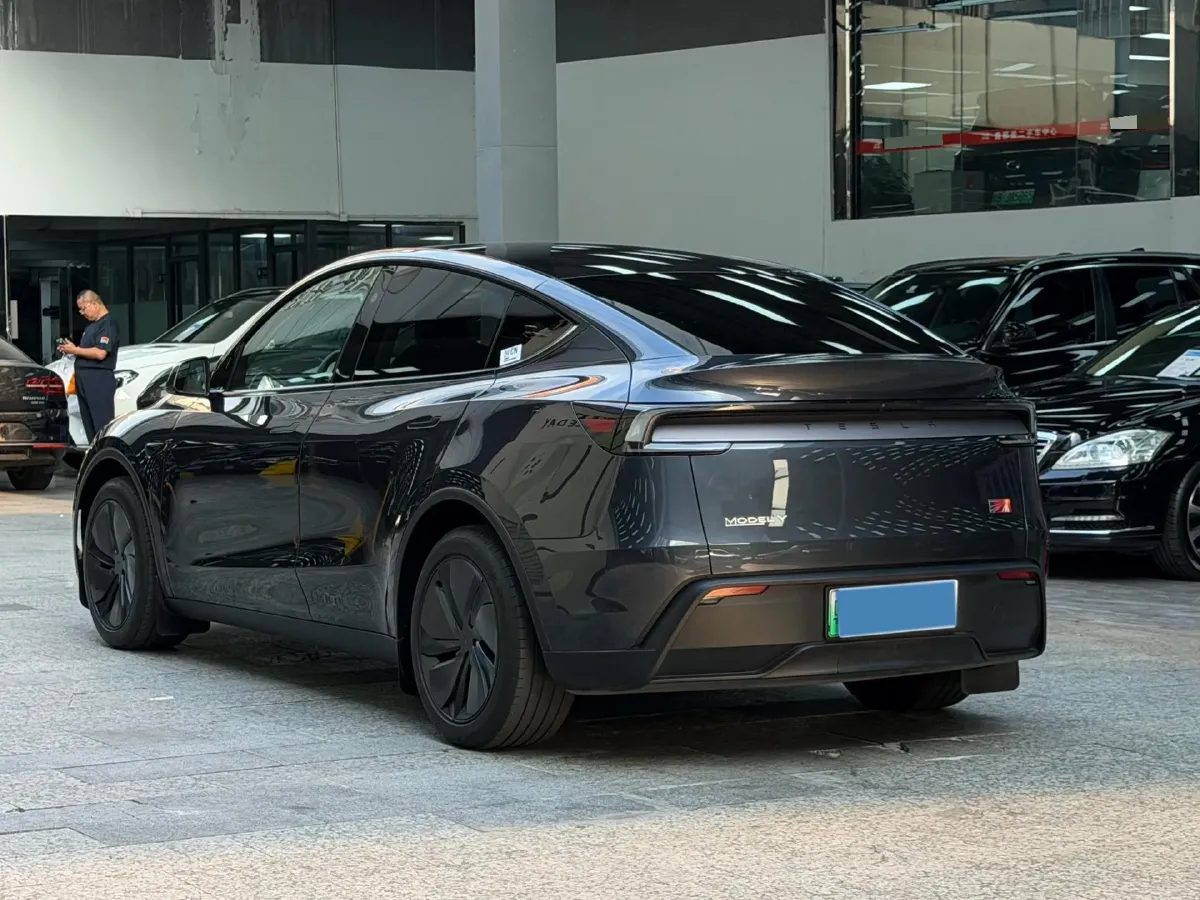 2025 Tesla Model Y BEV 62.5KWH,autocango,china used car exporter,china ev exporter,chinese used car exporter,chinese used ev exporter
