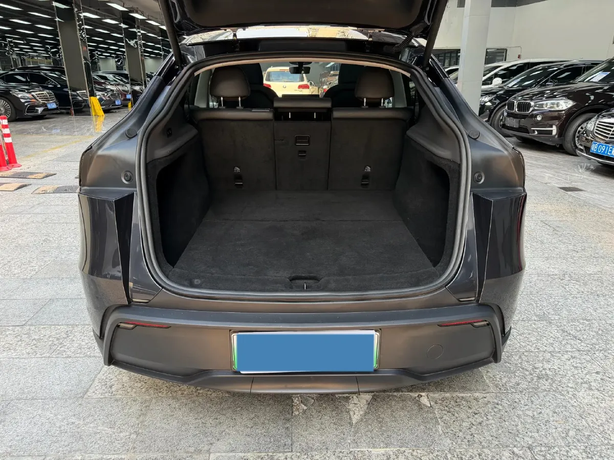 2025 Tesla Model Y BEV 62.5KWH,autocango,china used car exporter,china ev exporter,chinese used car exporter,chinese used ev exporter