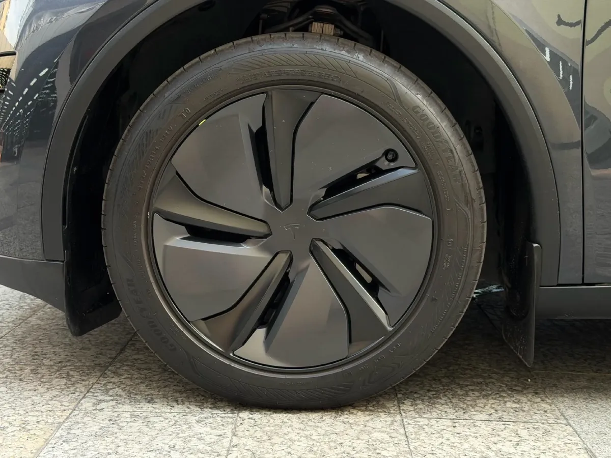 2025 Tesla Model Y BEV 62.5KWH,autocango,china used car exporter,china ev exporter,chinese used car exporter,chinese used ev exporter