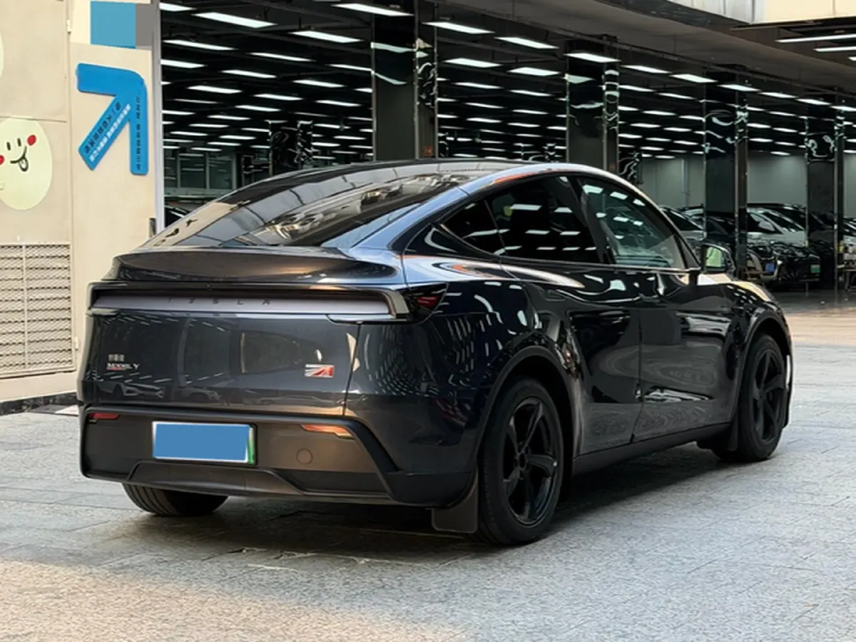 2025 Tesla Model Y BEV 62.5KWH,autocango,china used car exporter,china ev exporter,chinese used car exporter,chinese used ev exporter