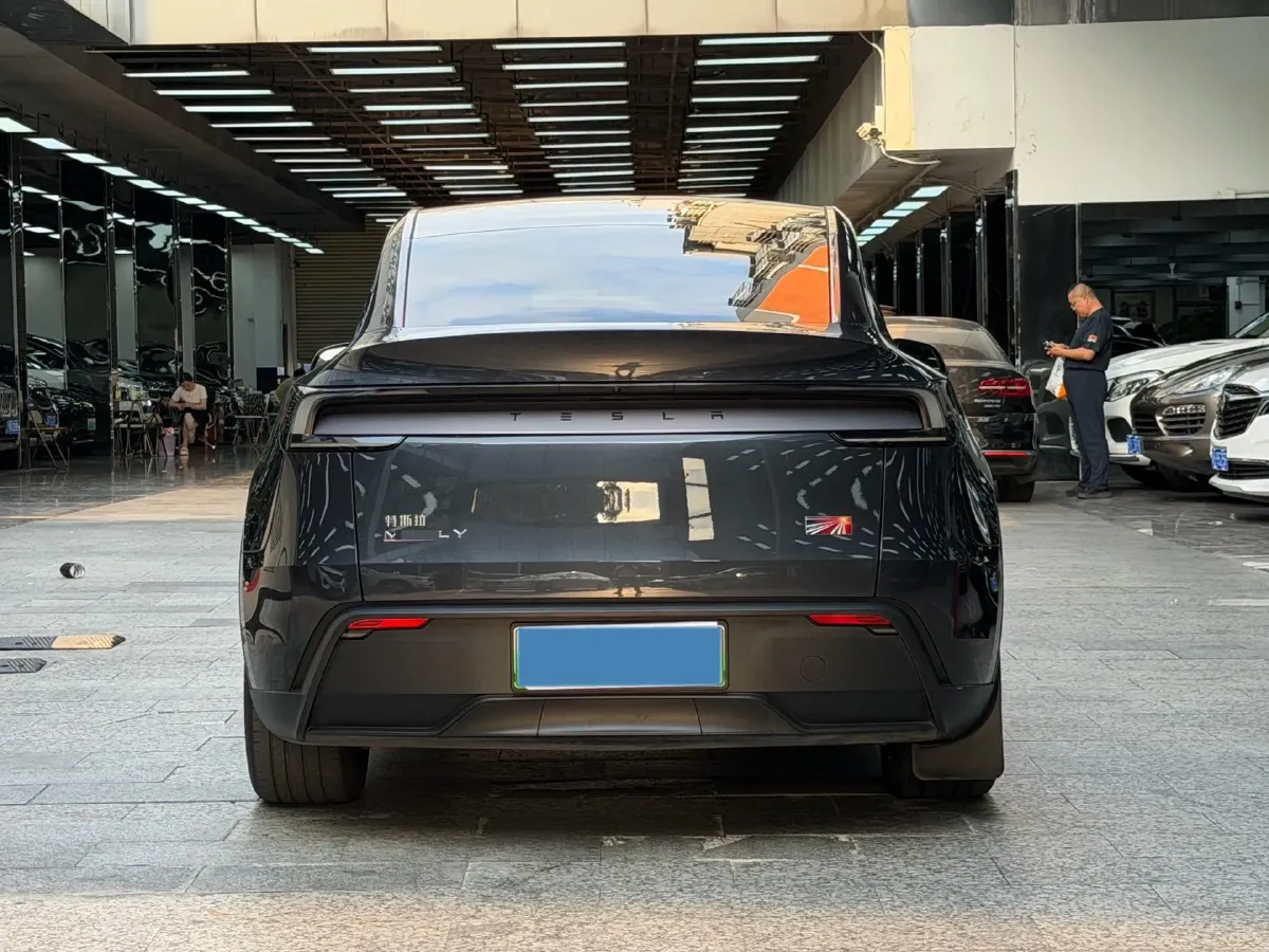 2025 Tesla Model Y BEV 62.5KWH,autocango,china used car exporter,china ev exporter,chinese used car exporter,chinese used ev exporter