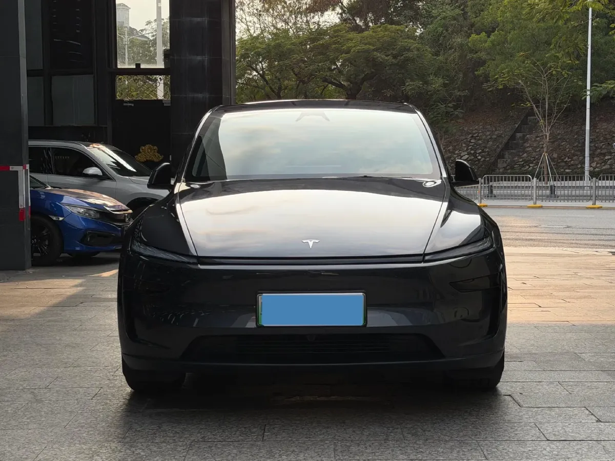 2025 Tesla Model Y BEV 62.5KWH,autocango,china used car exporter,china ev exporter,chinese used car exporter,chinese used ev exporter