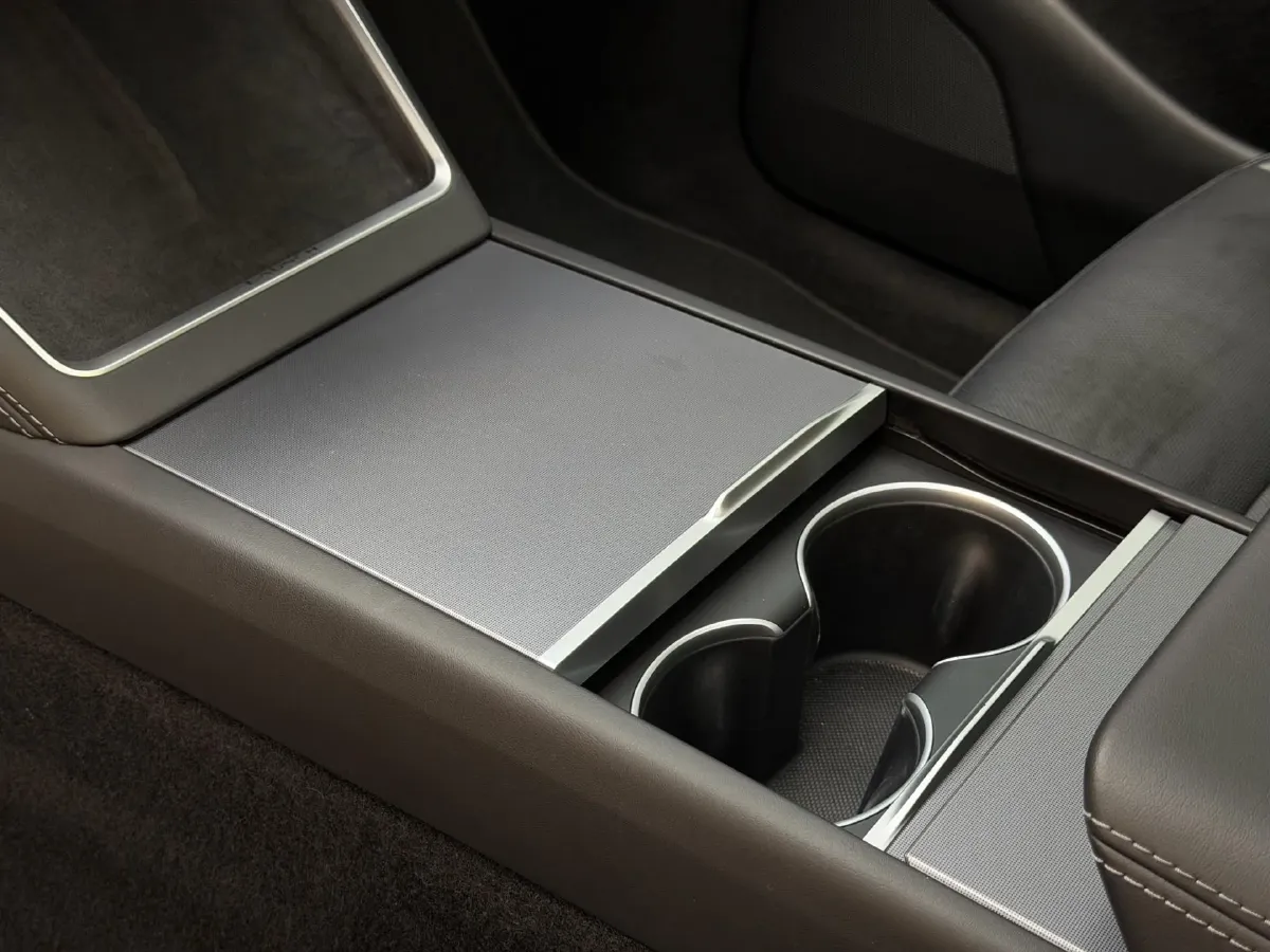 2025 Tesla Model Y BEV 62.5KWH,autocango,china used car exporter,china ev exporter,chinese used car exporter,chinese used ev exporter