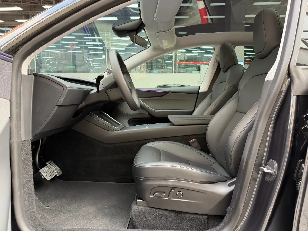 2025 Tesla Model Y BEV 62.5KWH,autocango,china used car exporter,china ev exporter,chinese used car exporter,chinese used ev exporter