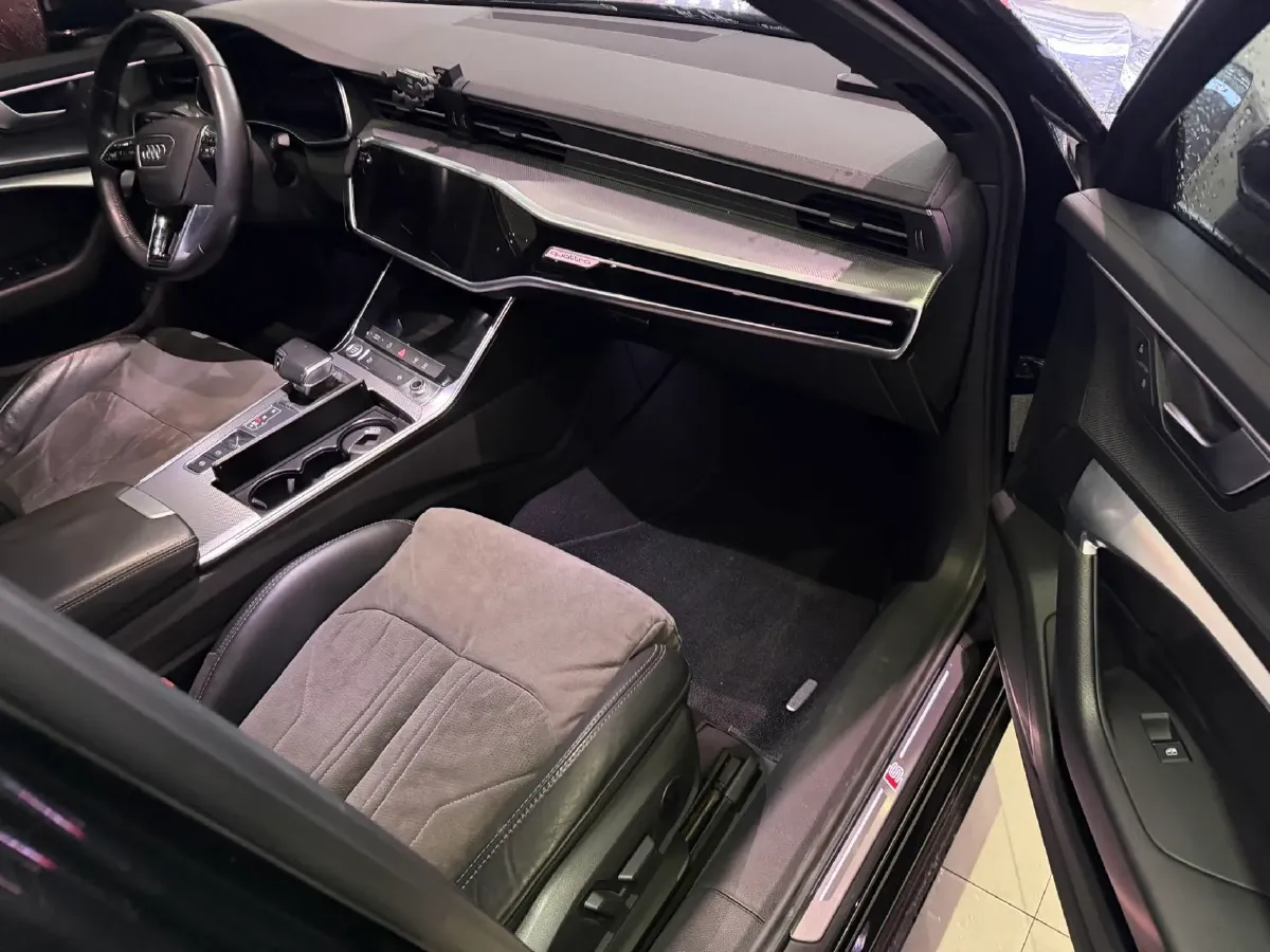 2020 Audi A6L 2.0T 224HP L4 7DCT,autocango,china used car exporter,china ev exporter,chinese used car exporter,chinese used ev exporter