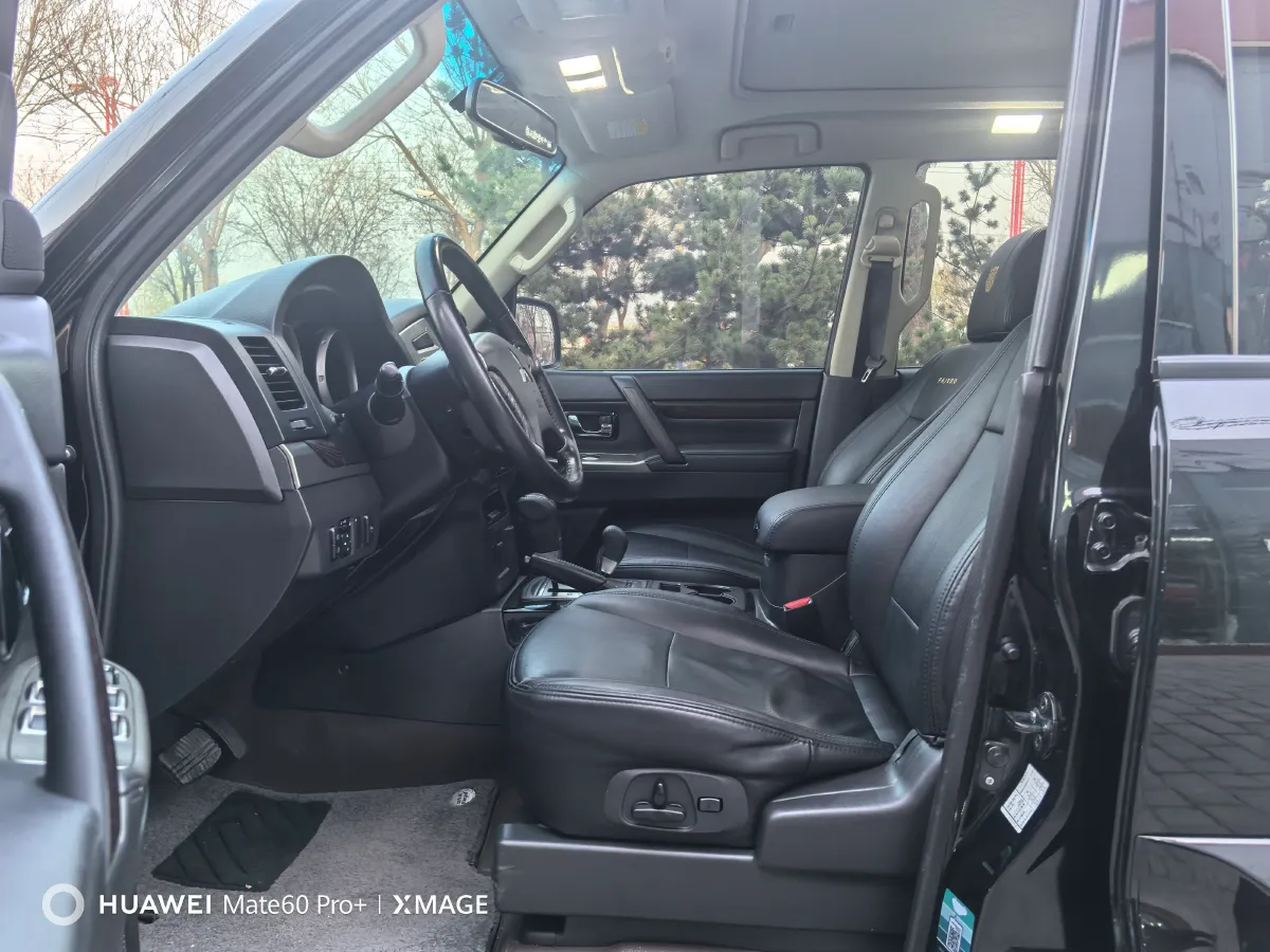 2019 Mitsubishi Pajero 3.0L 174HP V6 5AT,autocango,china used car exporter,china ev exporter,chinese used car exporter,chinese used ev exporter